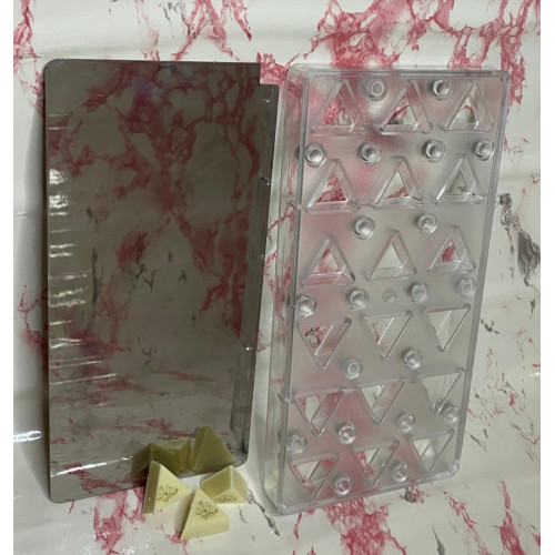 قالب ممغنط مثلث