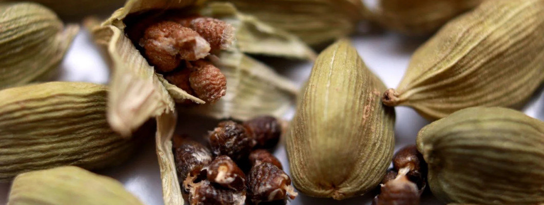 لنكهة فاخرة وفوائد متعددة: إليك طرق اختيار اجود انواع الهيل