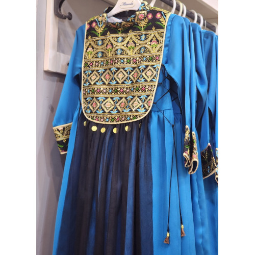 240084 فستان شعبي من قطعتين