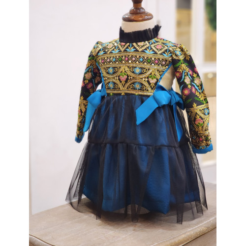 240083 فستان شعبي مطرز 