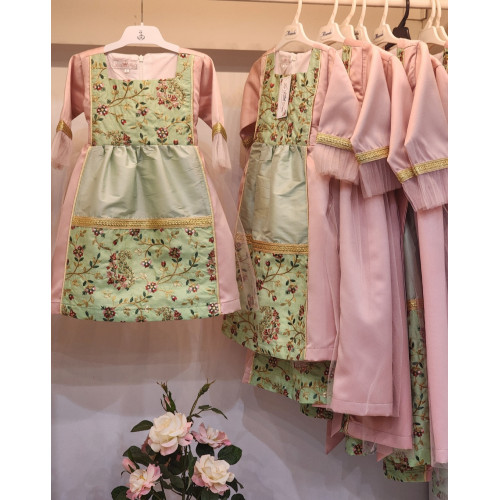 240171 فستان شعبي وردي وتفاحي مطرز 240171 فستان شعبي وردي وتفاحي مطرز