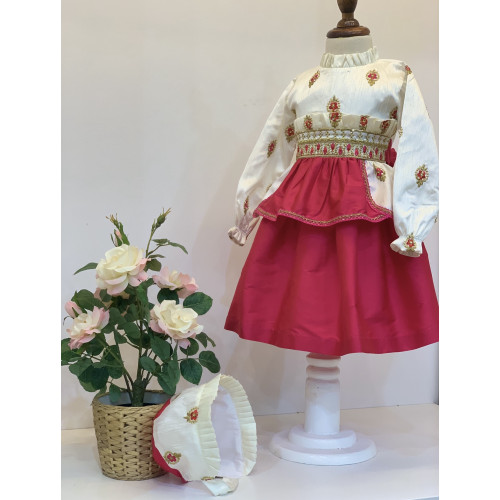 240165 فستان للمناسبات فوشي مطرز مع قبعة 240165 فستان للمناسبات فوشي مطرز مع قبعة