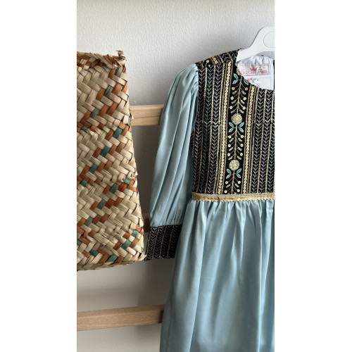 240152 فستان شعبي سماوي ميدي