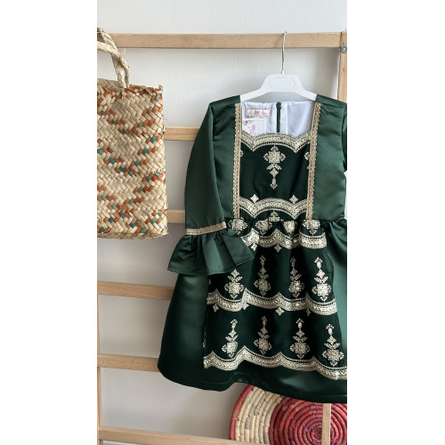 240341 فستان شعبي أخضر مع شيفون مطرز