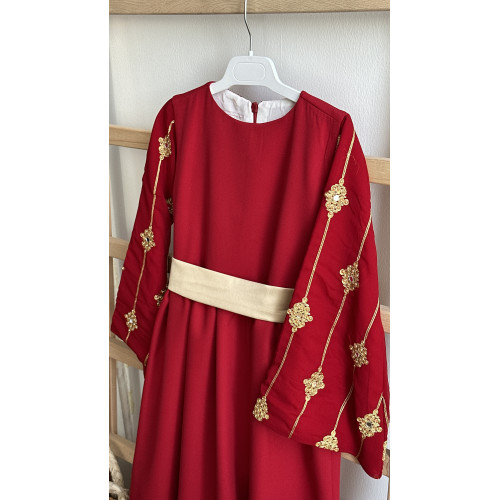 240352 جلابية أحمر مع تطريز ذهبي