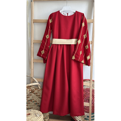 240352 جلابية أحمر مع تطريز ذهبي