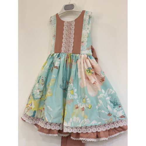 240404 فستان مورد مزين بالدانتيل 