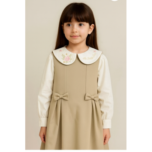 مريول (( رياض أطفال )) بيج مع قميص مطرز بالياقة 240428 مريول (( رياض أطفال )) بيج مع قميص مطرز بالياقة 240428