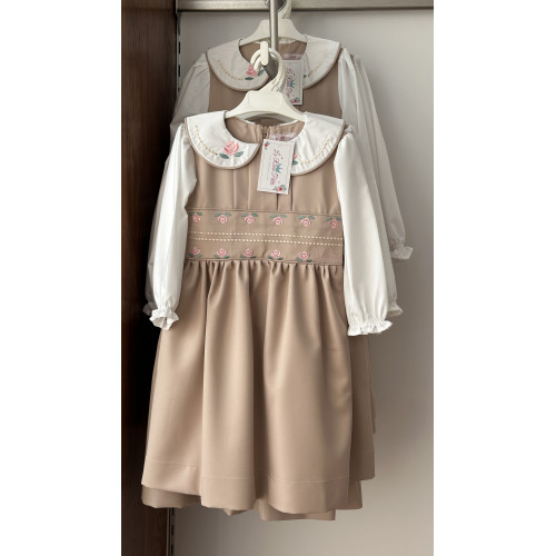 مريول (( رياض أطفال )) بيج متصل مطرز بالياقة والخصر 144733 مريول (( رياض أطفال )) بيج متصل مطرز بالياقة والخصر 144733