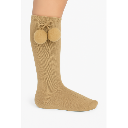 جوارب طويلة لون بيج موديل كور جوارب طويلة لون بيج موديل كور