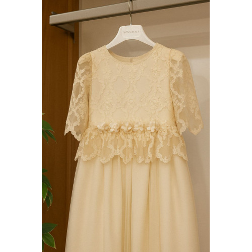 2400  فستان زواج دانتيل موديل طويل   لون كريمي 