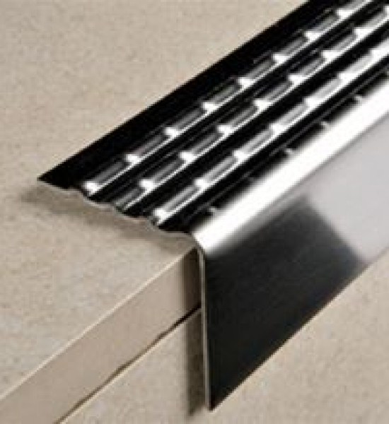 بروقرس زاوية للدرج 3سم ×2سم مخرم سل استيل PWKAC 3020F بروقرس زاوية للدرج 3سم ×2سم مخرم سل استيل PWKAC 3020F