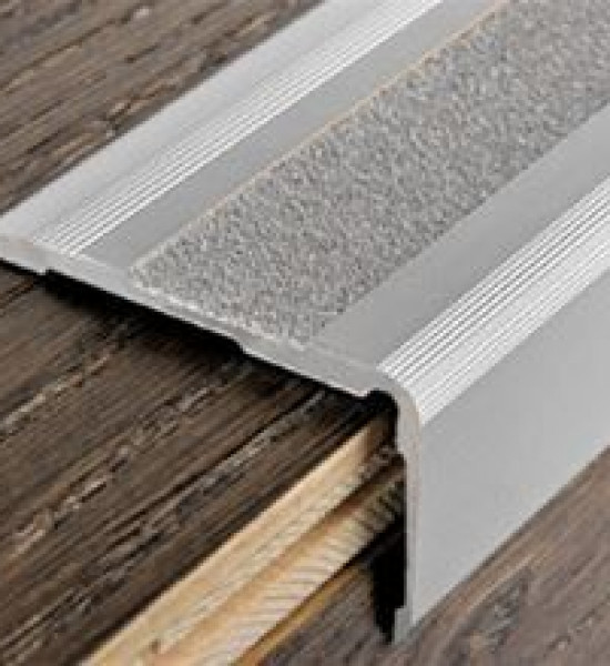 بروقرس زاوية درج فضي المنيوم مع شريط بحص 2.7م PEGRAA5230A بروقرس زاوية درج فضي المنيوم مع شريط بحص 2.7م PEGRAA5230A