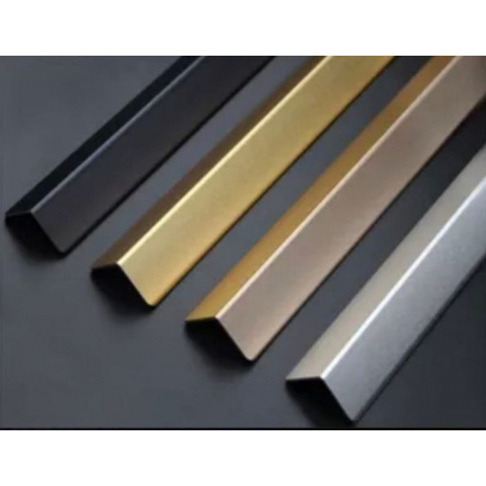 البلدية زاوية كن 1.5×1.5 المونيوم اسود مطفي 5.8م 