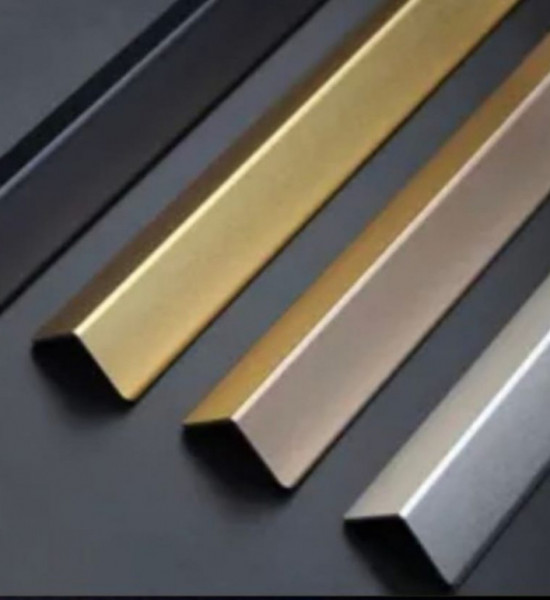 البلدية زاوية كن 1.5×1.5 المونيوم اسود مطفي 5.8م 