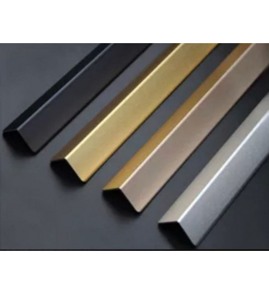 البلدية زاوية كن 1.5×1.5 المونيوم اسود مطفي 5.8م 