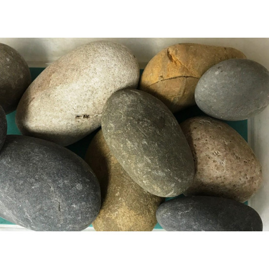 صخور ملساء بأحجام وألوان مختلفة - Smooth round boulders