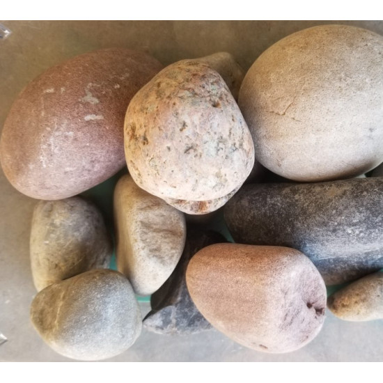 صخور ملساء بأحجام وألوان مختلفة - Smooth round boulders