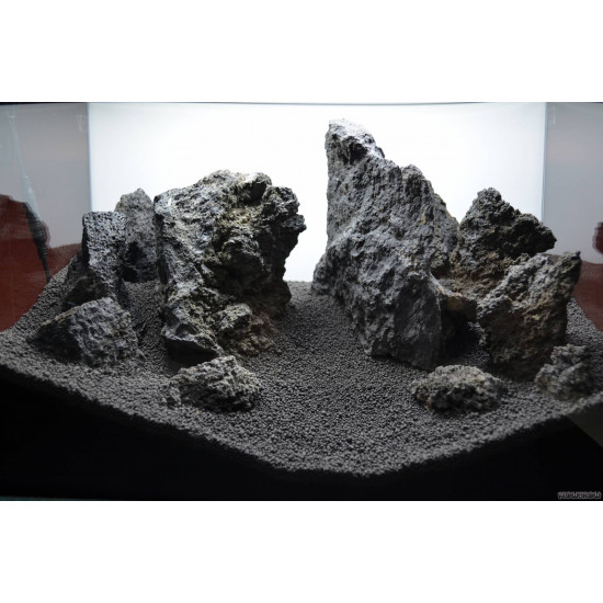 صخور سكينيري السوداء بأحجام متعددة - Scenery black Rock