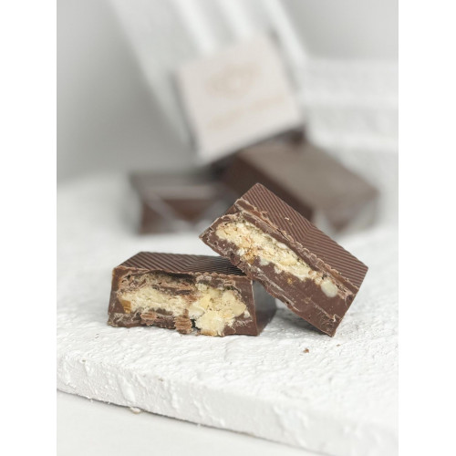 شوكليت بلجيكي بالمذاق الفريد ممزوج بحشوة المكسرات شوكليت بلجيكي بالمذاق الفريد ممزوج بحشوة المكسرات