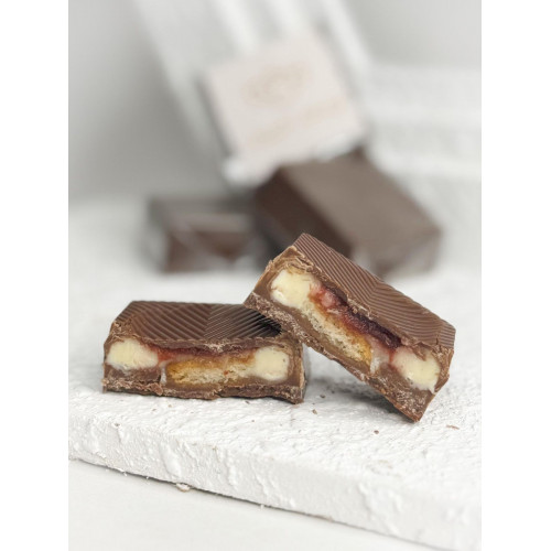 شوكليت بلجيكي بالمذاق الفريد ممزوج بحشوة التشيز كيك شوكليت بلجيكي بالمذاق الفريد ممزوج بحشوة التشيز كيك