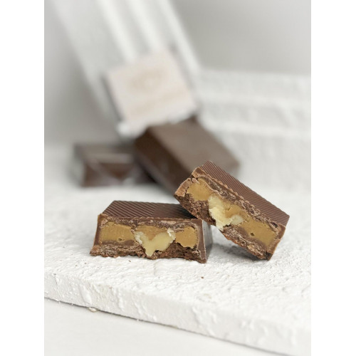 شوكليت بلجيكي بالمذاق الفريد ممزوج بحشوة البيكان شوكليت بلجيكي بالمذاق الفريد ممزوج بحشوة البيكان