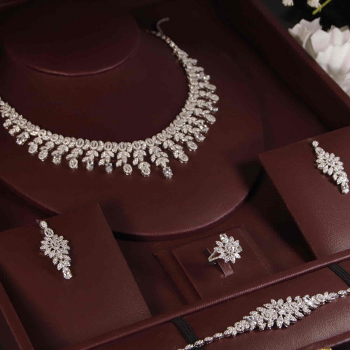 طقم فضة عيار925 دقة الماس