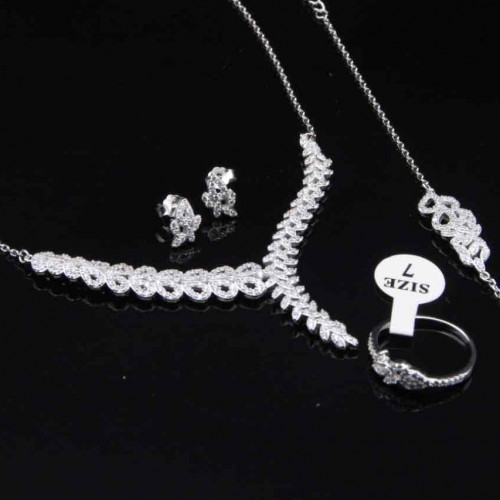 طقم فضة ناعم عيار925 كود (٠٠١٤٠٦٠)