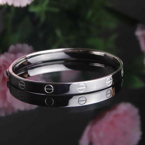 اسوارة فضة عيار925كود (٠٠١٨٠٣٠٠)