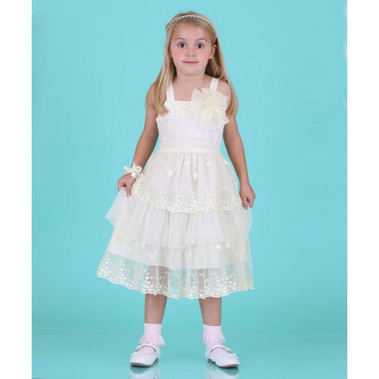 فستان ابيض بأدوار 