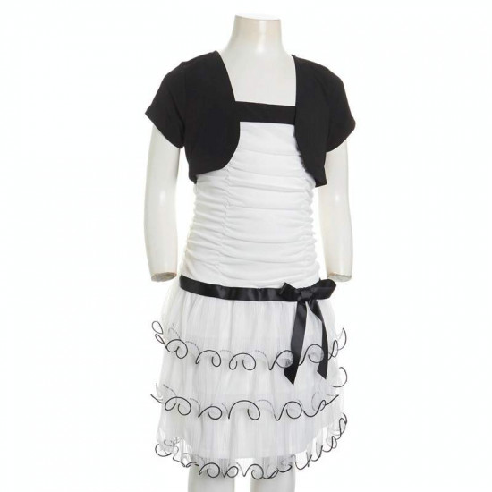 فستان ابيض بجاكيت اسود