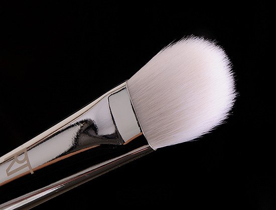 فرشاة bold metals oval shadow 