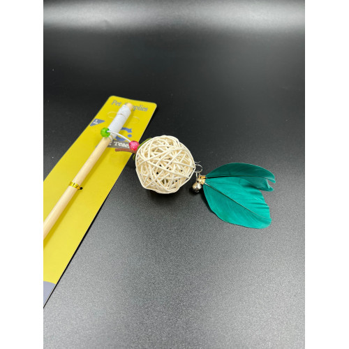 سنارة قطط كورة بريش مع جرس  الوان متعدده