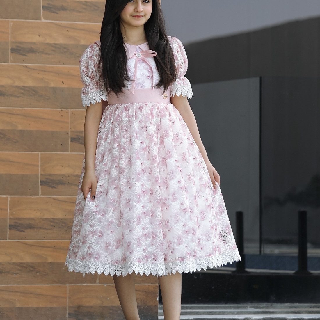 فستان بناتي سبور بتفاصيل انيقة وفيونكه من الخلف - 923