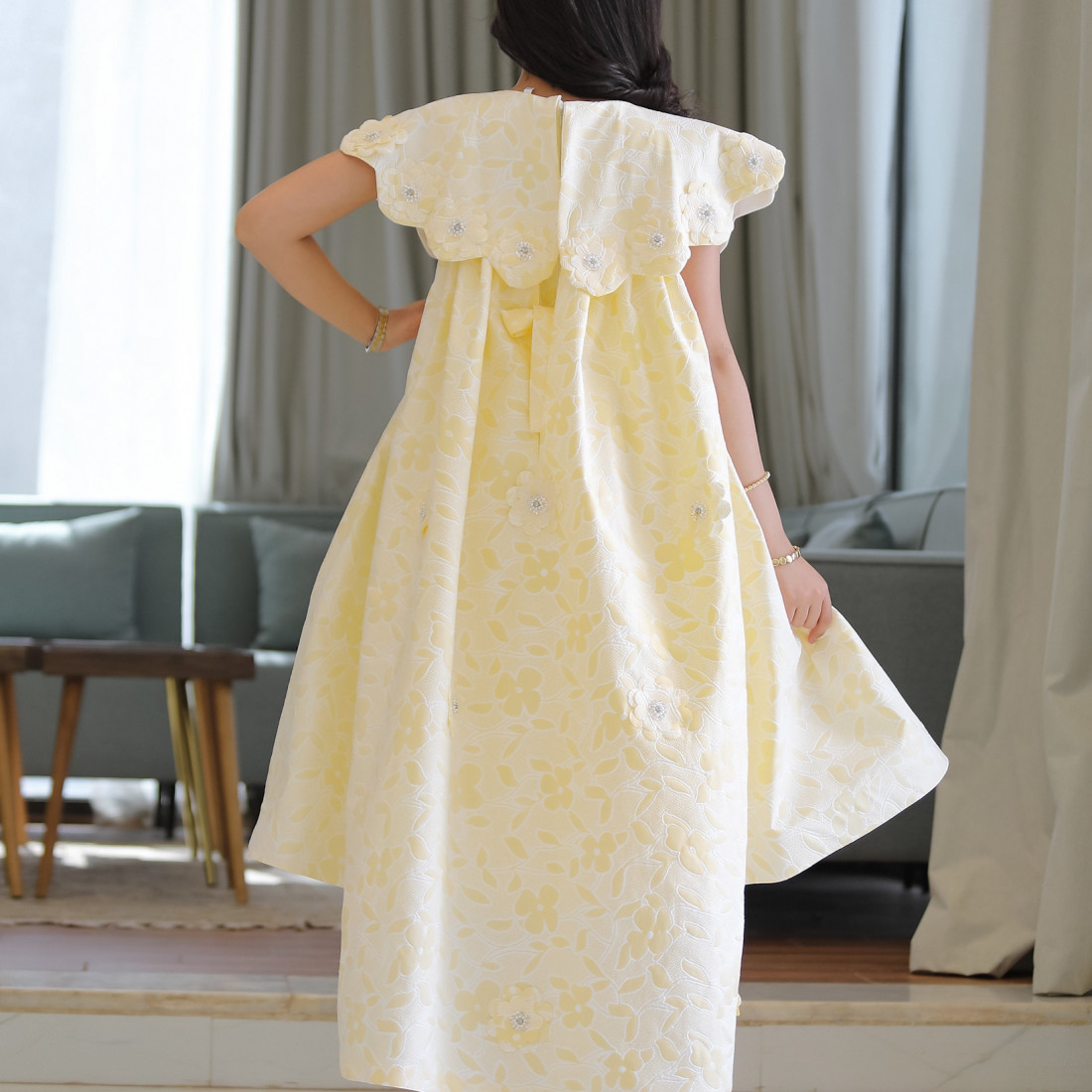 فستان بناتي الاصفر الانيق بذيل وتفاصيل انيقة - 924