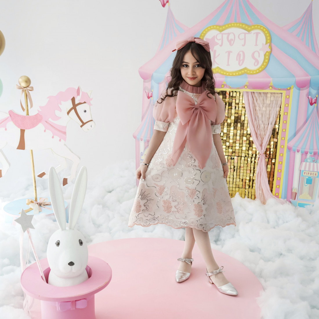 فستان بناتي ترتر وفيونكة بذيل على الاكتاف من الخلف - 989