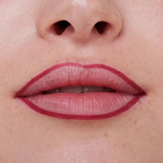 ايسنس كومفورت محدد شفاه مطفي#08