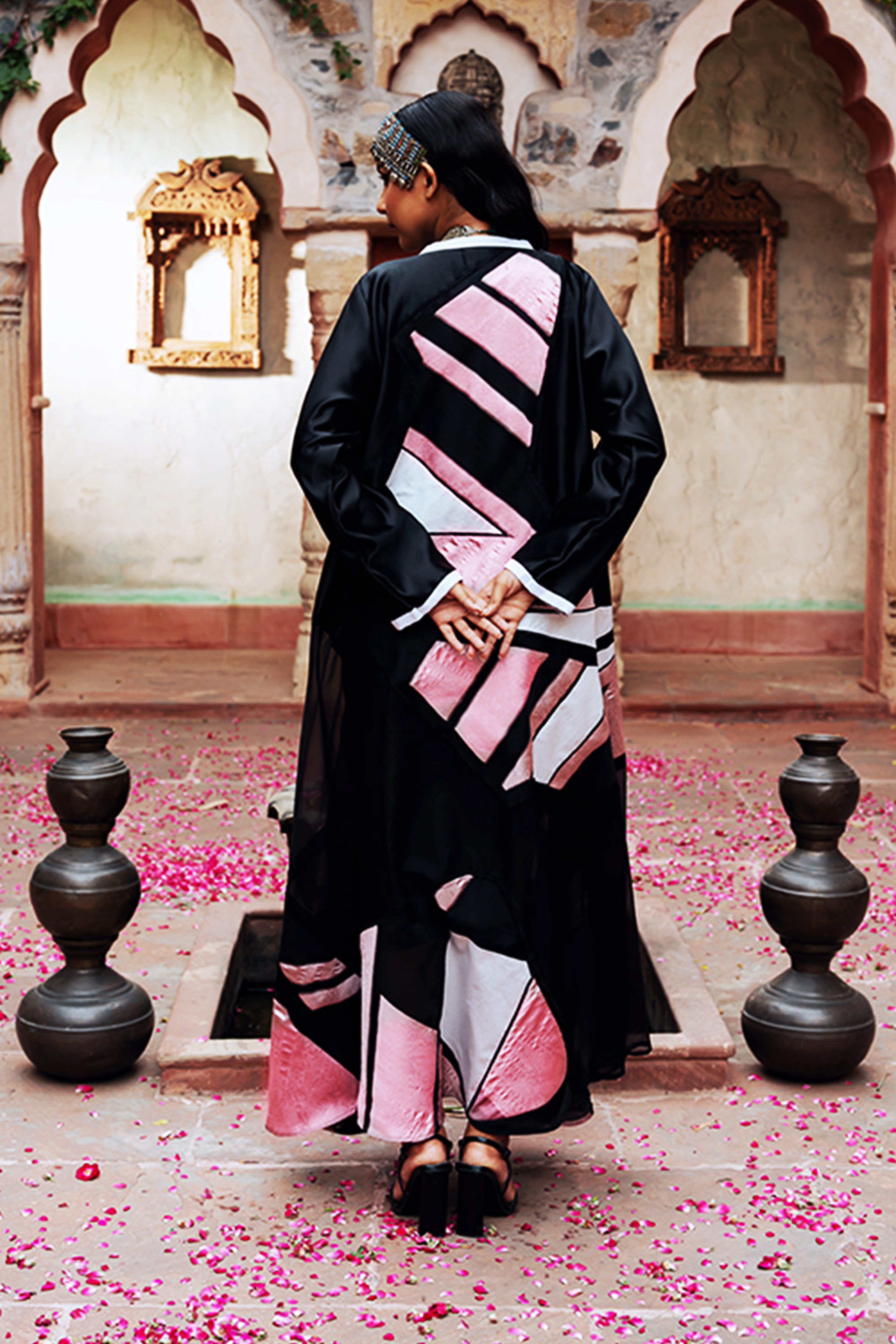 عباية انيقة يومية بتدرجات الزهري عباية انيقة يومية بتدرجات الزهري