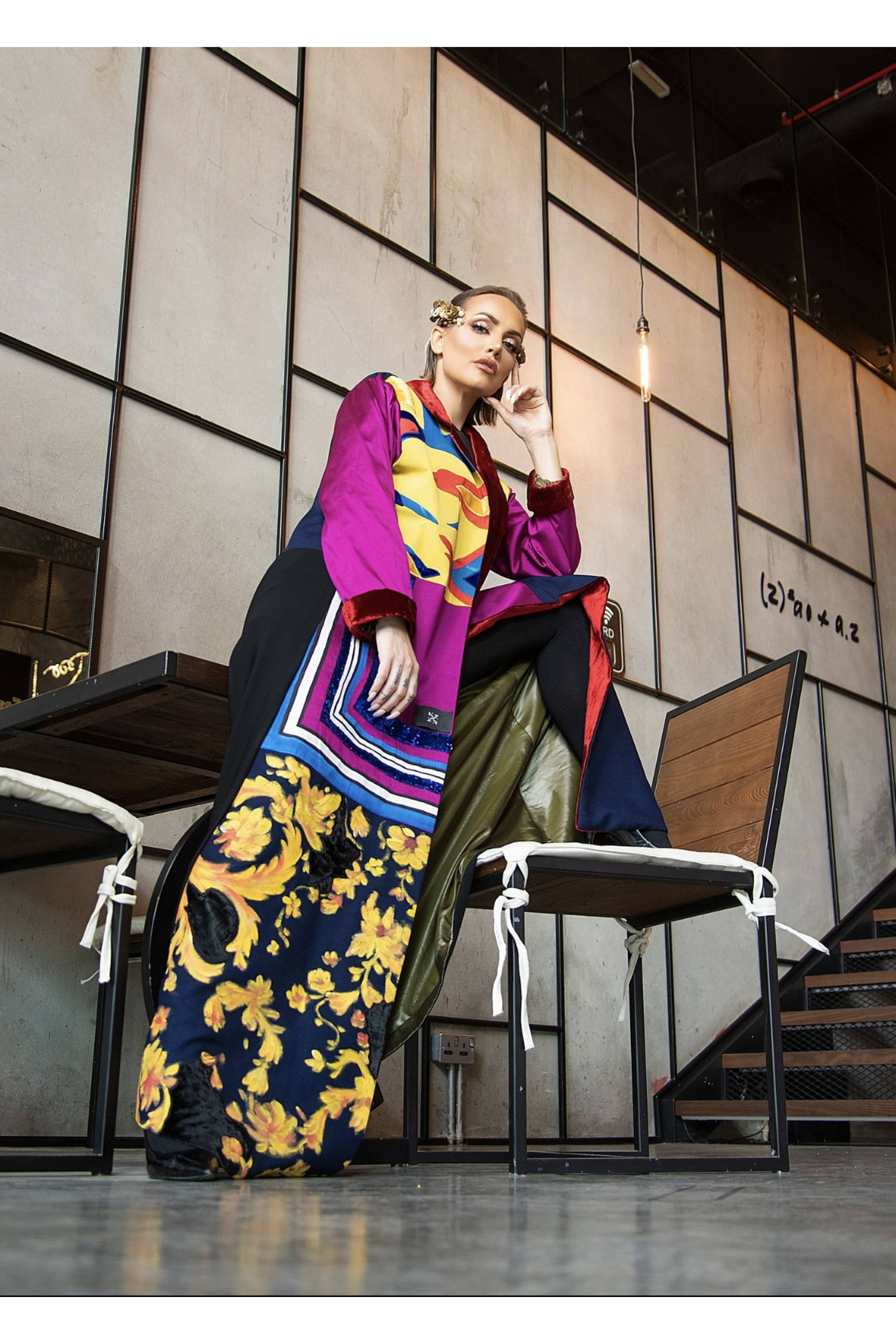 عباية وردية بالرسم 