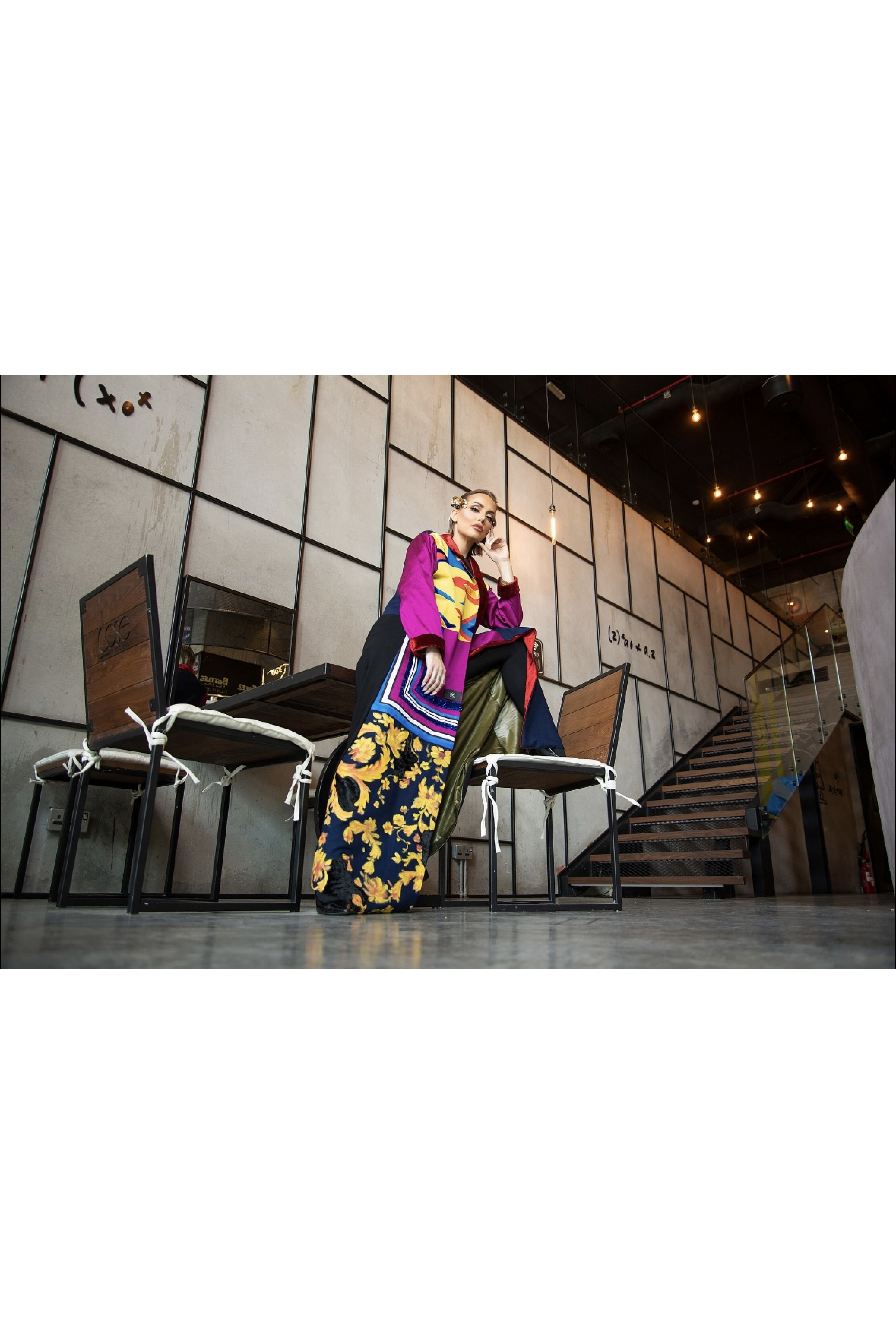 عباية وردية بالرسم 