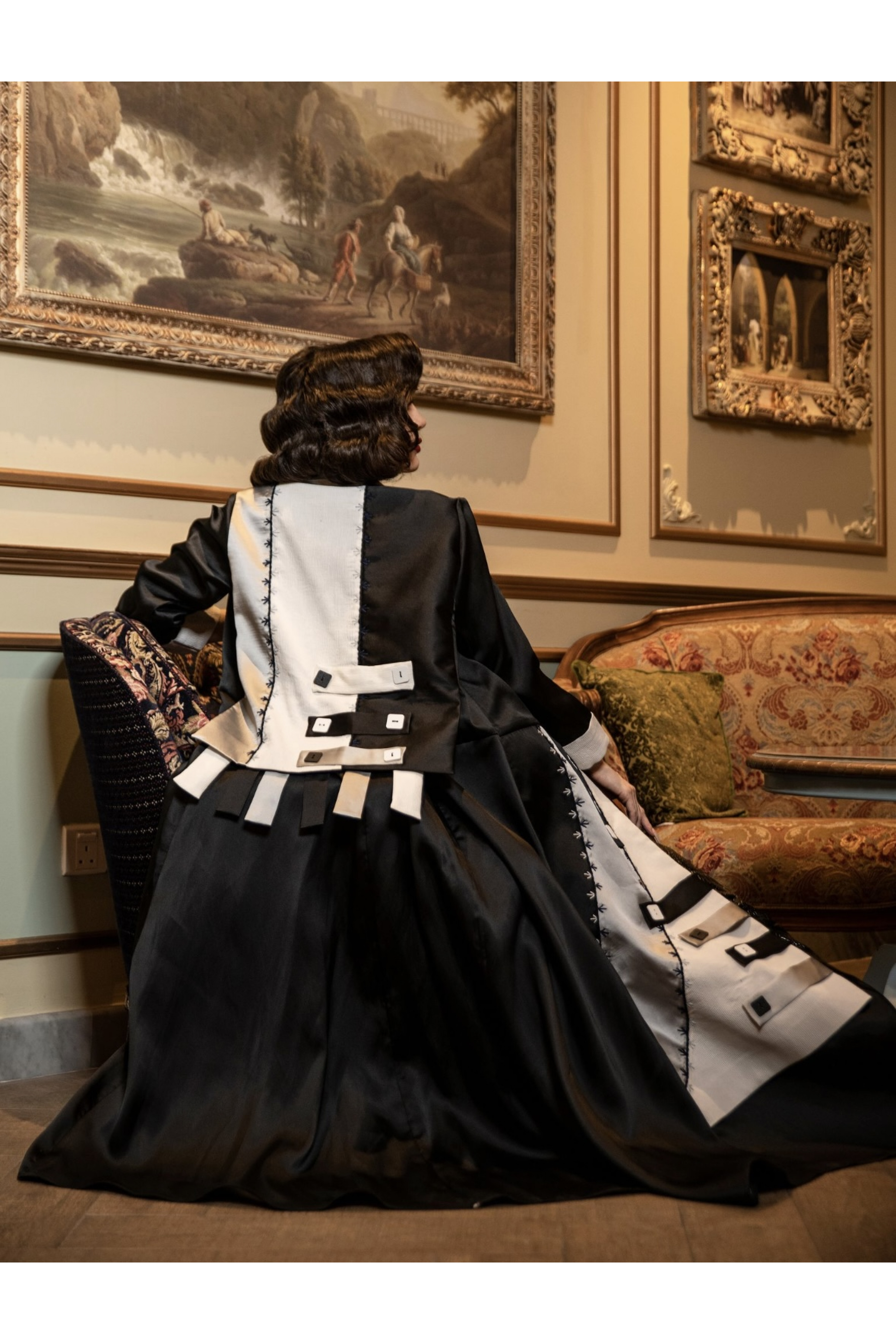 عباية عملية سوداء و بيج 