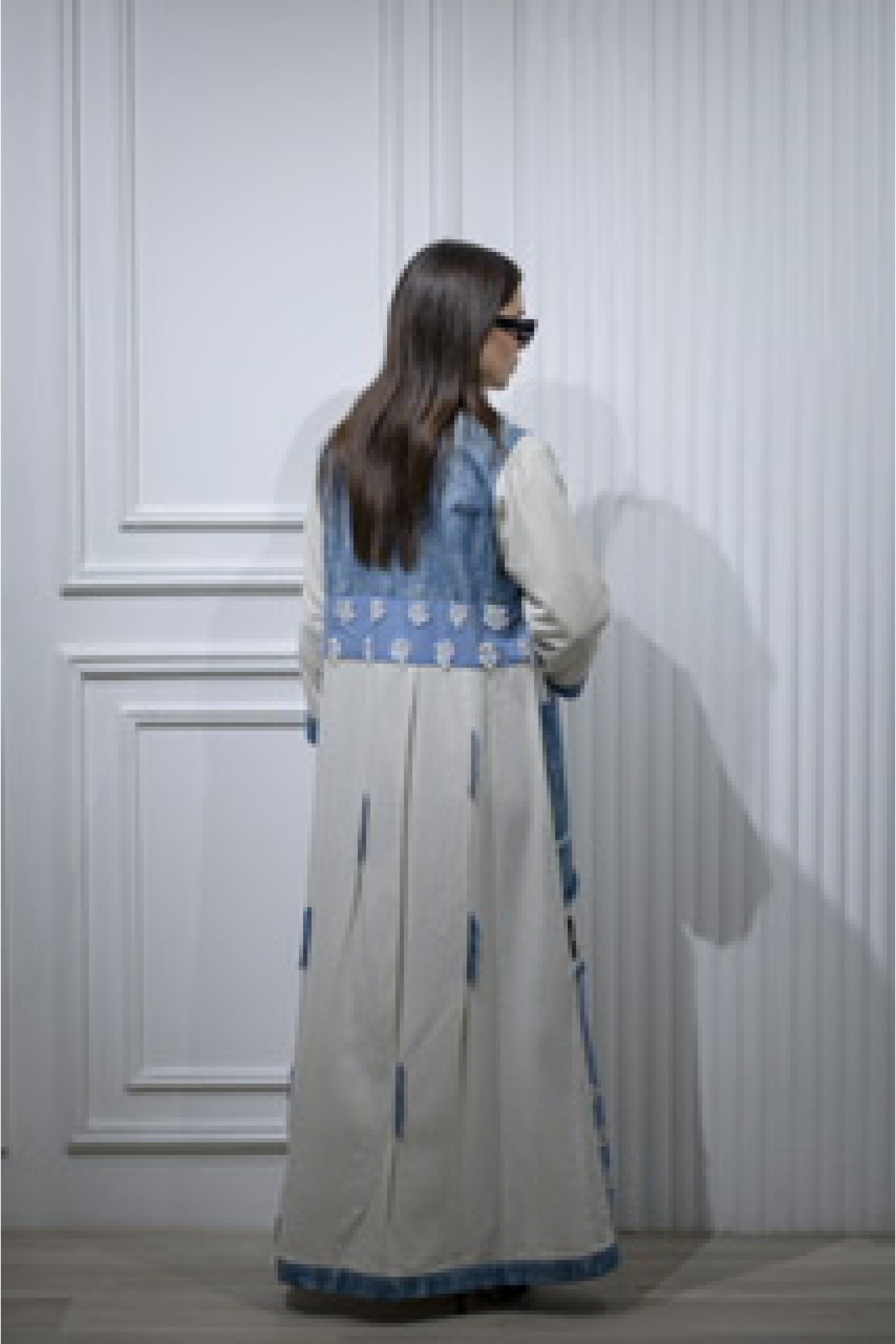 عباية يومية باللون الأزرق و الأبيض 