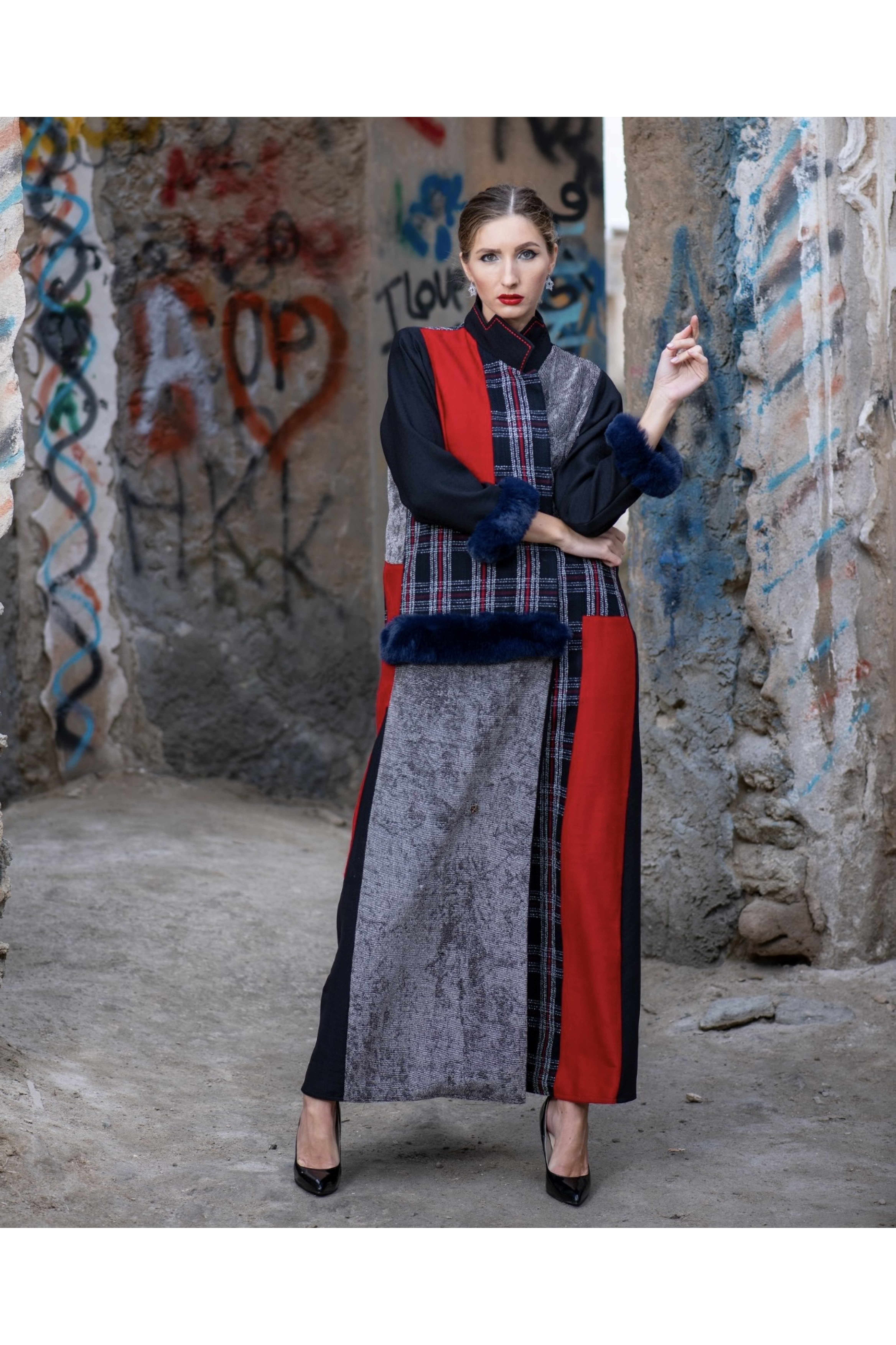 عباية الشتاء الفخمة باللونين الأزرق و الأحمر 