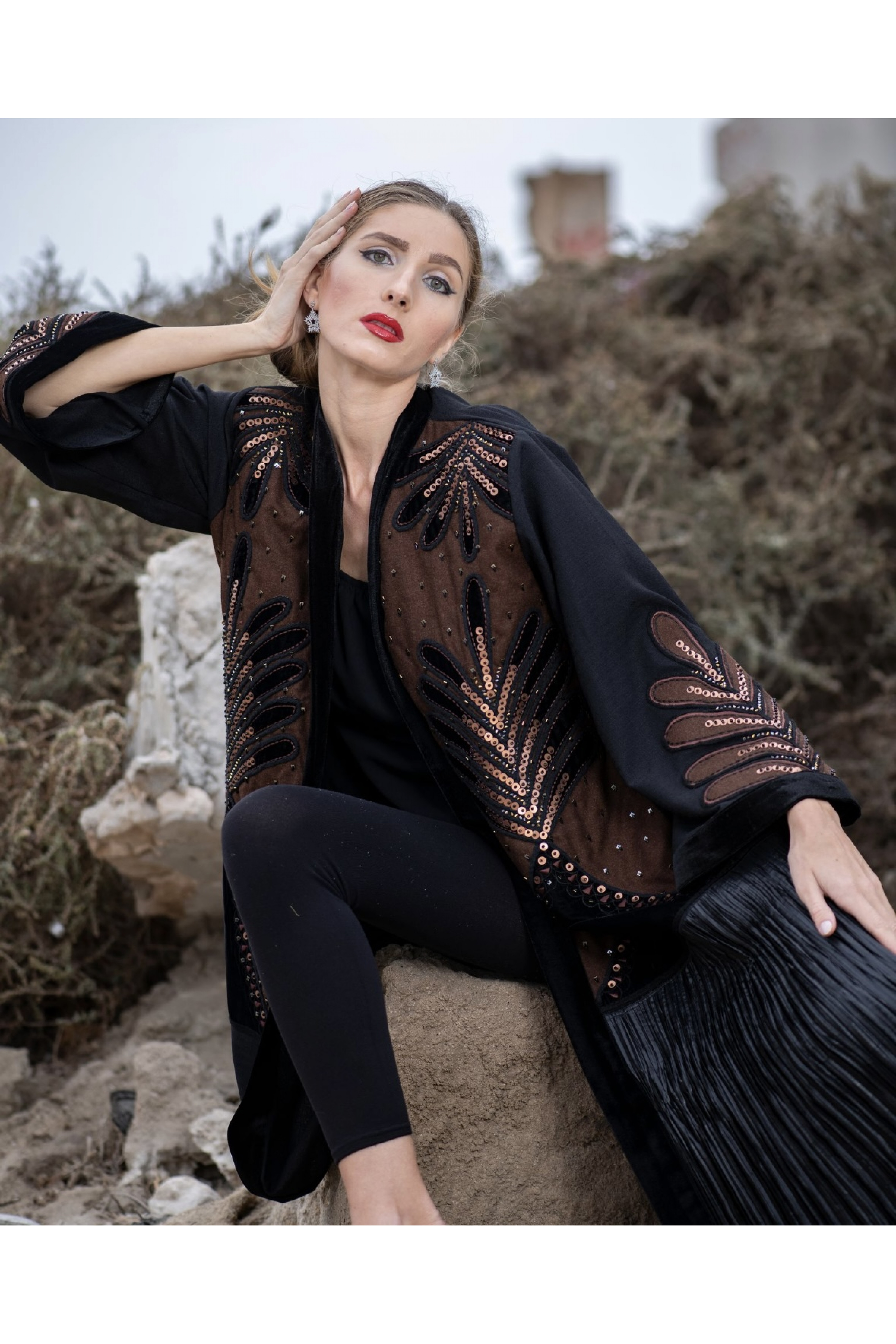 عباية شتوية باللون البني الفخم 