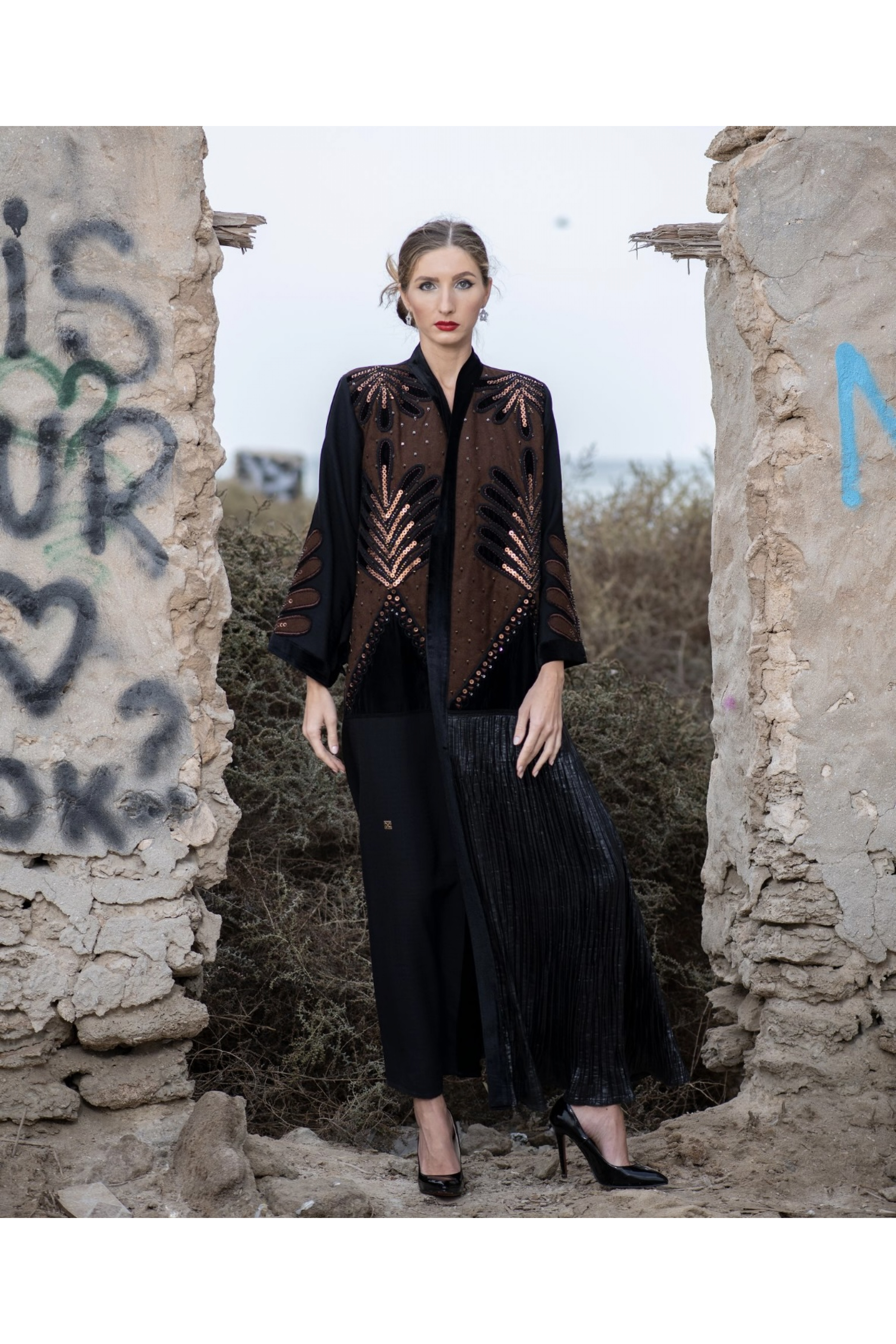 عباية شتوية باللون البني الفخم 