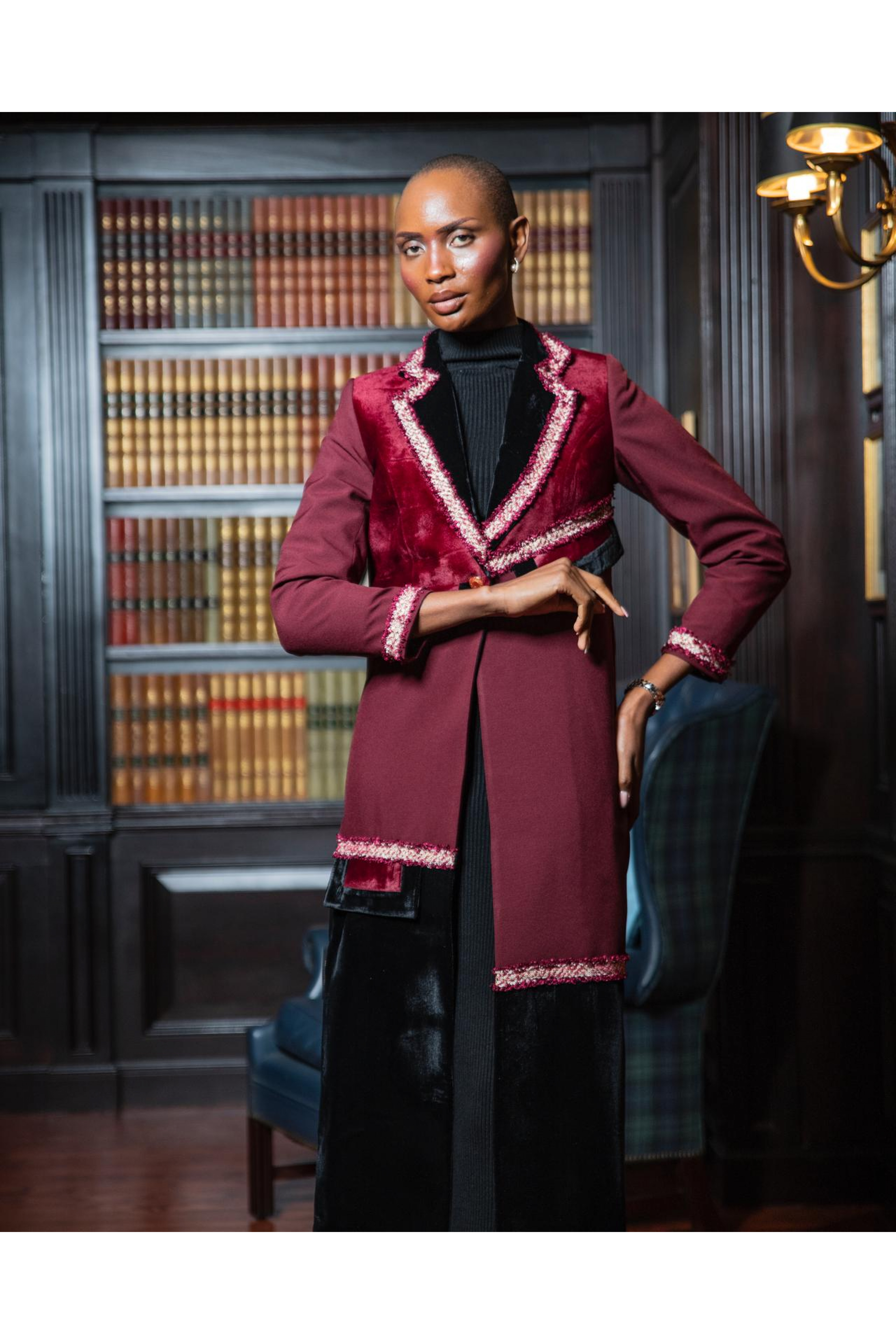 عباية مخملية عملية باللون البرغندي عباية مخملية عملية باللون البرغندي