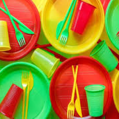 اطباق وبلاستيك