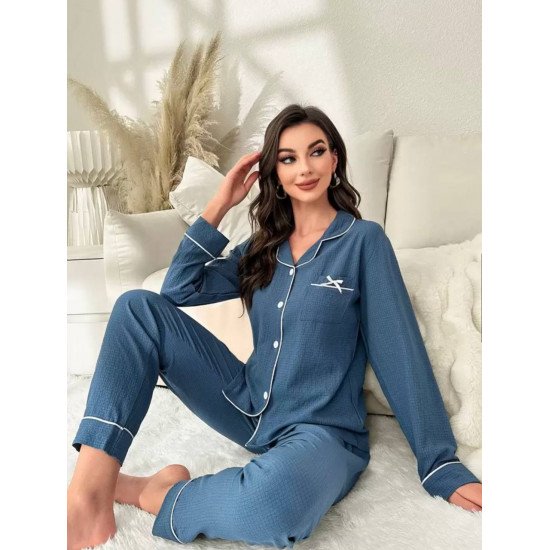 طقم بيجامة للنساء .لون أحادي ,بكم طويل وتصميم فيونكه طقم بيجامة للنساء .لون أحادي ,بكم طويل وتصميم فيونكه