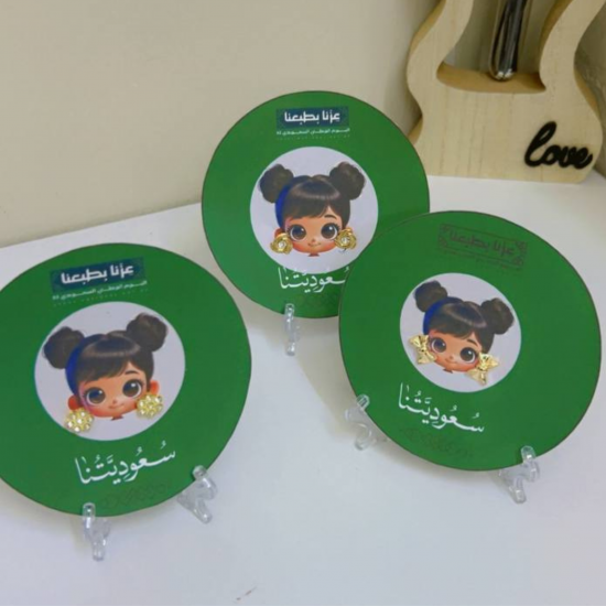 توزيعات حلق الطالبات بمناسبه اليوم الوطني السعودي 