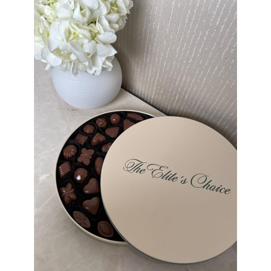 علبة شوكولا كبيرة